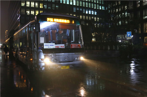 17輛通勤車隨時待命.jpg 17輛通勤車隨時待命.jpg