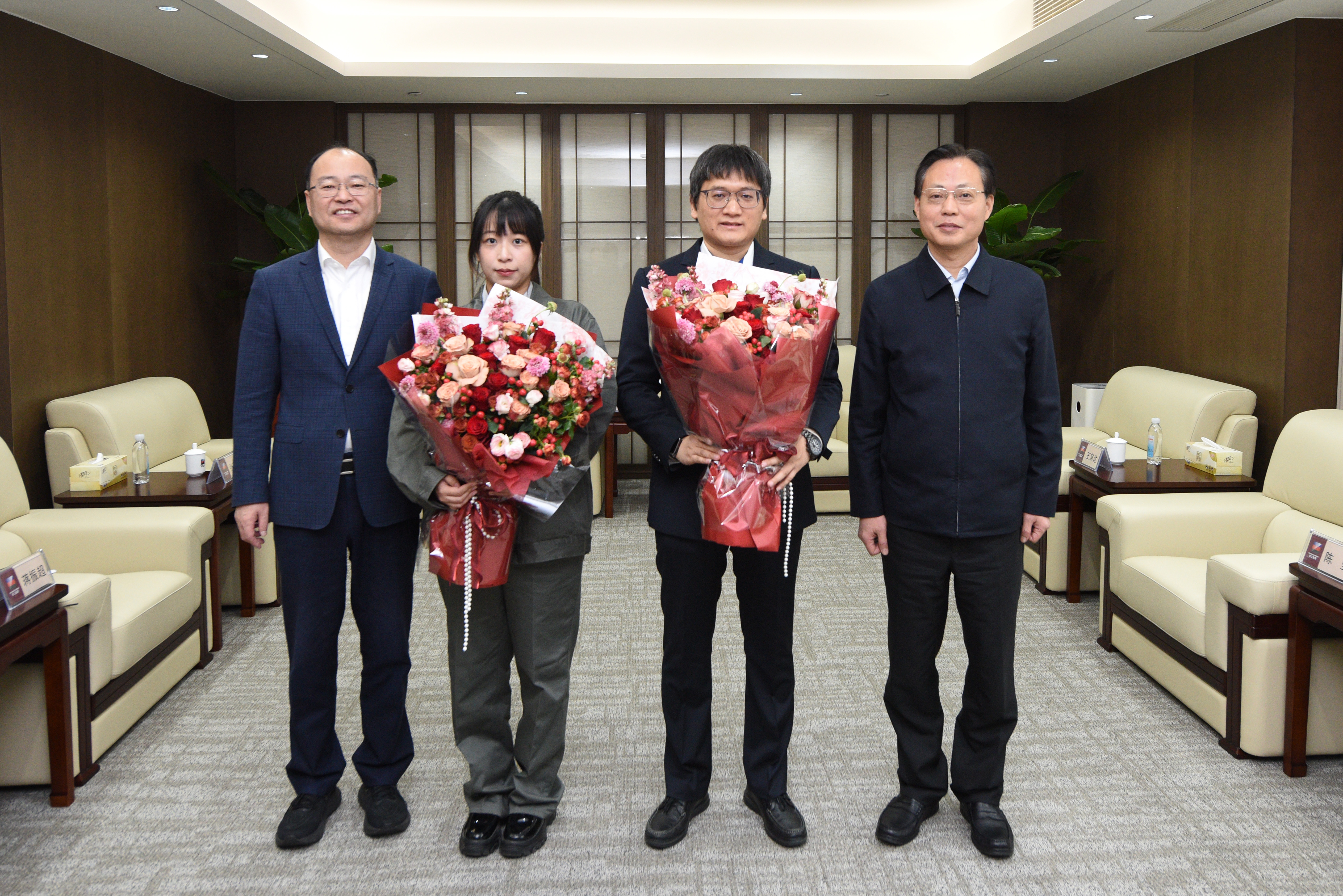 劉盛輝接見集團優(yōu)秀青年代表